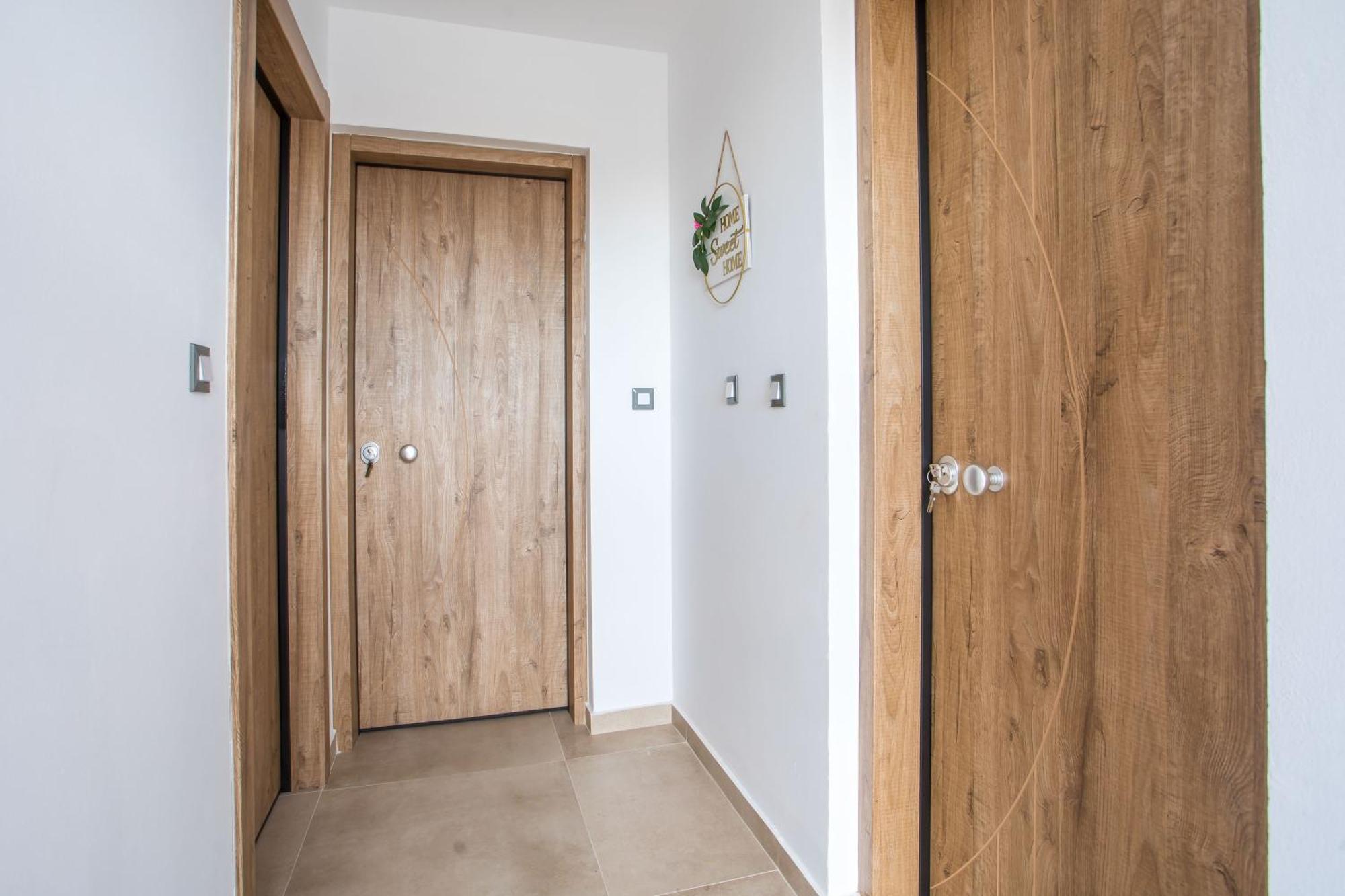 M&E Apartments New Хараки Екстериор снимка